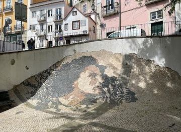 portugal/cascais/attraction/calcada-da-amalia-por-vhils