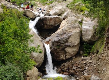 india/himachal-pradesh/attraction/tosh-waterfall