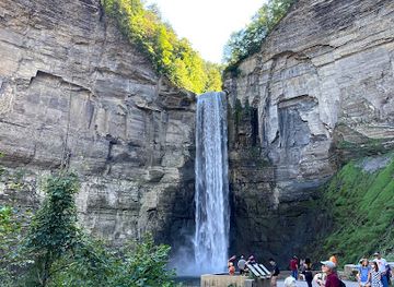 new-york/finger-lakes/attraction/taughannock-falls-state-park