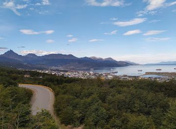 argentina/tierra-del-fuego-national-park/attraction/mirador-camino-de-l-f-martial