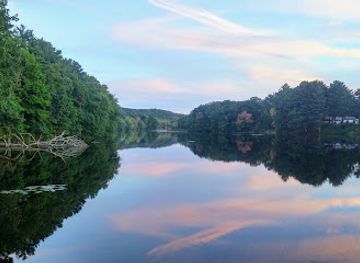 rhode-island/sachuest-point-national-wildlife-refuge/attraction/wolf-hill-forest-preserve