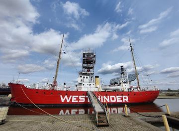 belgium/antwerp/eilandje/attraction/lichtschip-3-west-hinder