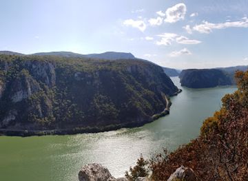 romania/mehedinti/attraction/ciucaru-mic-trail-start