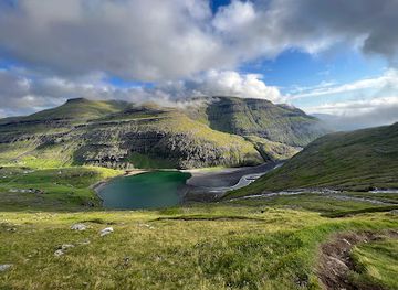 faroe-islands/klaksvik/attraction/pollurin-waterfall