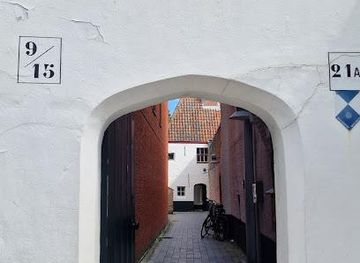 belgium/ostend-bruges-international-airport/attraction/almshouses-rooms-convent