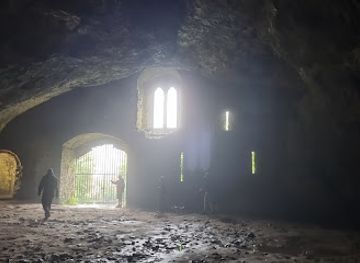 united-kingdom/dyfed/attraction/wogan-cavern