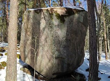 finland/turku-archipelago/attraction/paavo-s-stone