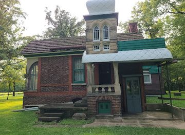 illinois/western-illinois/attraction/woodland-palace