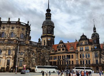 germany/dresden/attraction/flaggen-am-sachsischen-landtag