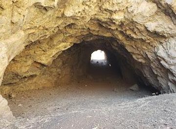 california/burbank/attraction/bronson-caves