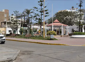 HuanchacoTown | Main Square & Church