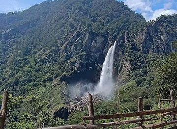 bhutan/phobjikha-valley/attraction/domthangkha-waterfall