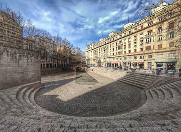 spain/pamplona/attraction/plaza-de-los-fueros