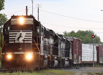 iowa/des-moines/attraction/east-des-moines-diamond-railroad-crossing-2