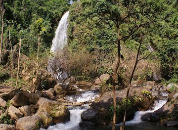 laos/vang-vieng/attraction/kaeng-nyui-waterfall
