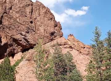 colorado/garden-of-the-gods/attraction/the-broadmoor-seven-falls