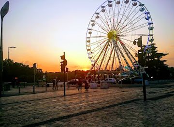 france/centre-val-de-loire/attraction/place-porte-de-loire