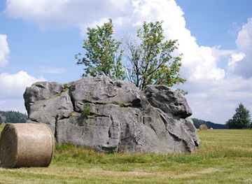 poland/stolowe-mountains/attraction/lezyckie-skalki-740-780-m-n-p-m