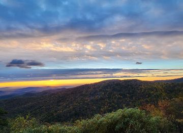 virginia/skyline-drive/attraction/meadow-spring-trail