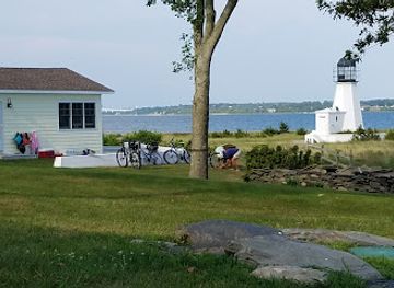 rhode-island/narragansett-bay/attraction/prudence-island-lighthouse