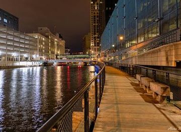 wisconsin/racine/attraction/milwaukee-riverwalk-downtown-s-east-bank