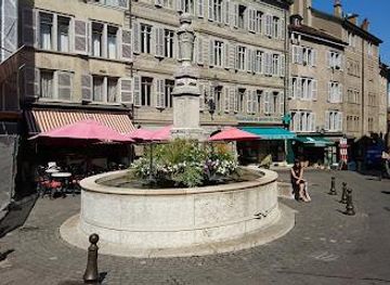 france/annecy/attraction/place-du-bourg-de-four