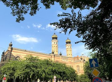 hungary/budapest/jewish-quarter/attraction/kazinczy-street-synagogue