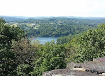 connecticut/litchfield-hills/attraction/mount-tom-tower