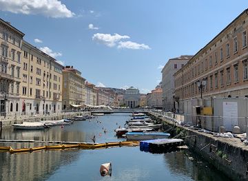 italy/trieste/attraction/statue-of-nazario-sauro