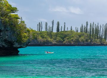 new-caledonia/ile-des-pins/attraction/baie-d-upi-chemin-baie-d-oro