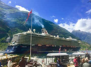 norway/geirangerfjord/attraction/cruise-ship-mooring