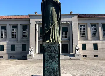 Estátua da Condessa Mumadona Dias