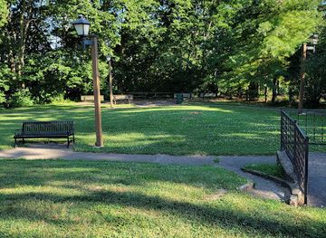 illinois/peoria/attraction/giant-oak-park