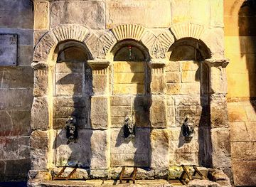 spain/basque-country/attraction/fountain-of-dogs