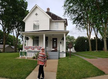 illinois/rock-river-valley/attraction/ronald-reagan-boyhood-home