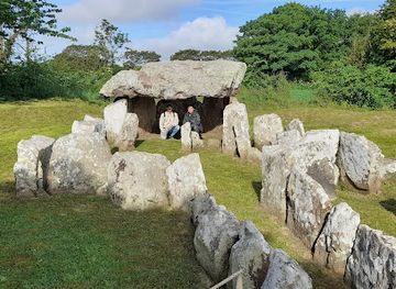 jersey/saint-ouen/attraction/faldouet-dolmen-la-pouquelaye-de-faldouet