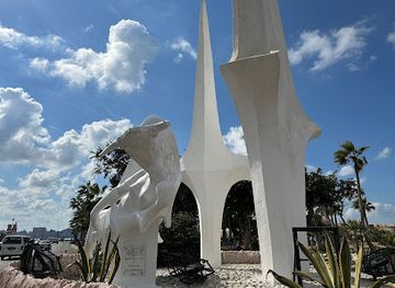 egypt/alexandria/attraction/white-sails-statue
