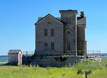 new-york/the-hamptons/attraction/cedar-island-light