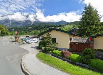 austria/eisriesenwelt/attraction/meilenstein-beim-alten-schmiedhaus