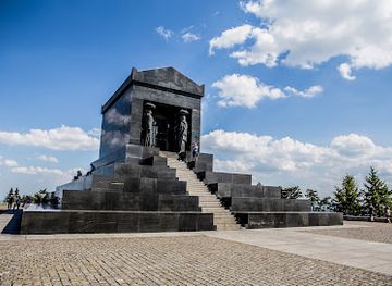 serbia/kolubara/attraction/monument-to-the-unknown-hero