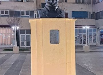 romania/focsani/attraction/statuia-lui-mihail-kogalniceanu