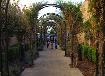 california/livermore/attraction/lizzie-oliver-fountain