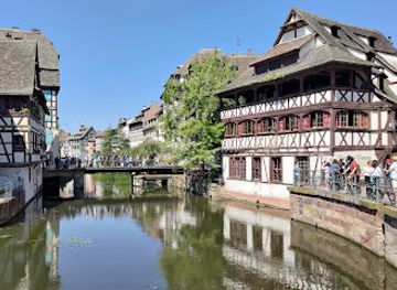 france/strasbourg/petite-france/attraction/ecluse-a-de-la-petite-france