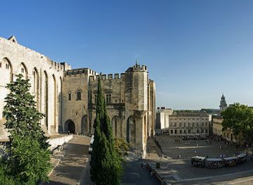 france/avignon/rocher-des-doms/attraction/petit-train-touristique-d-avignon