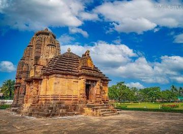 india/bhubaneswar/attraction/rajarani-temple-bhubaneswar