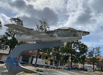 portugal/portimao/attraction/viriato-da-cruz-monument
