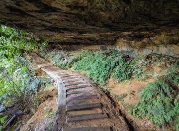 australia/western-new-south-wales/attraction/overcliff-undercliff-track