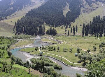 india/kashmir-great-lakes/attraction/chandanwari-snow-point