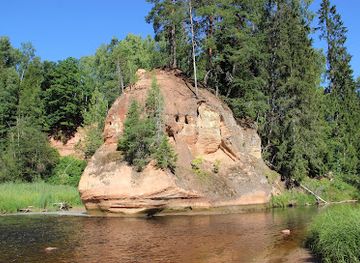 latvia/vidzeme/attraction/zvartes-rock