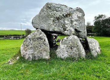 ireland/county-sligo/attraction/carrowmore-megalithic-cemetery